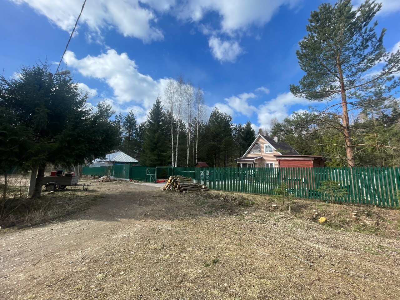 Дачный участок расчищен, дома целы